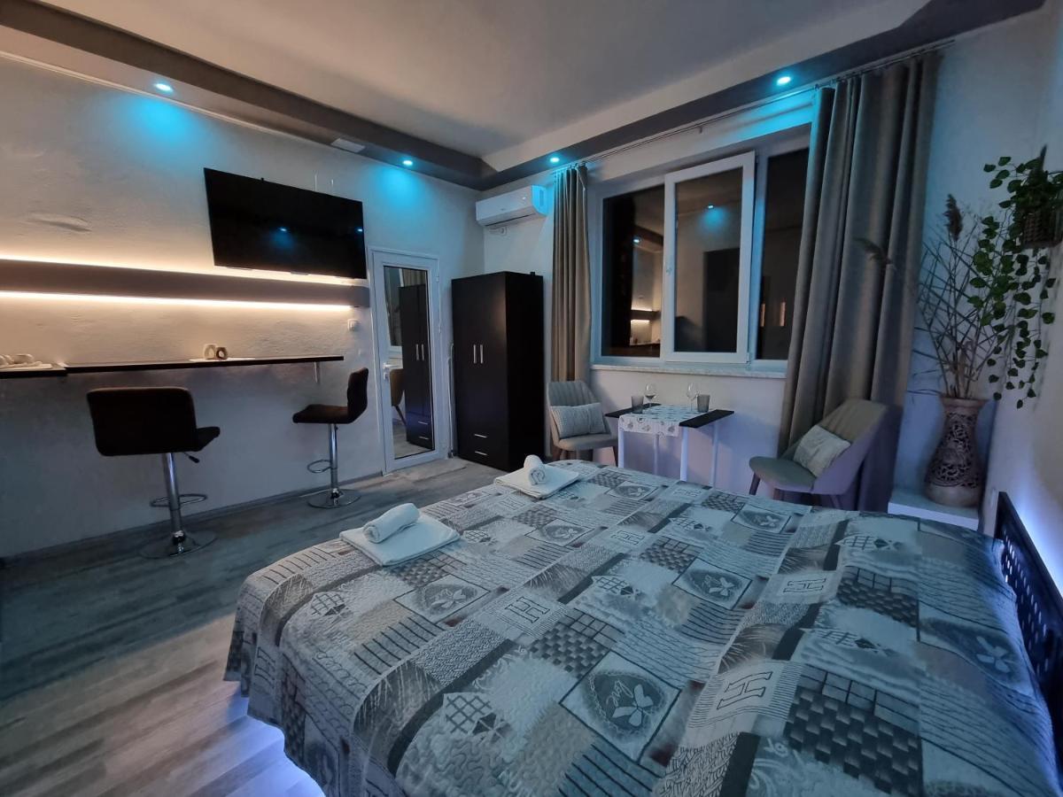 Студио В Центъра На Бургас Apartment ภายนอก รูปภาพ