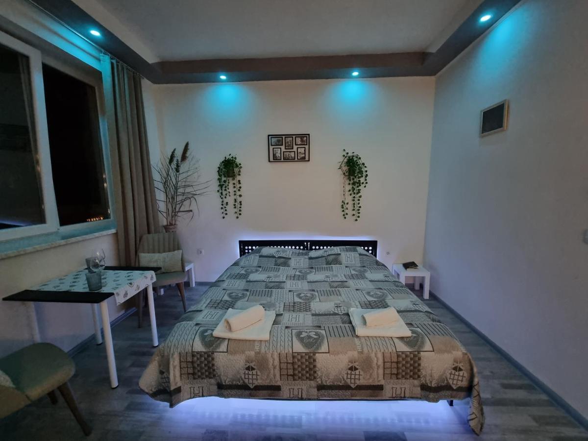 Студио В Центъра На Бургас Apartment ภายนอก รูปภาพ